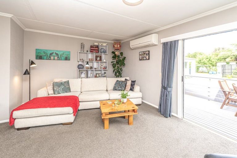 Photo of property in 37 Bear Street, Waverley, 4510