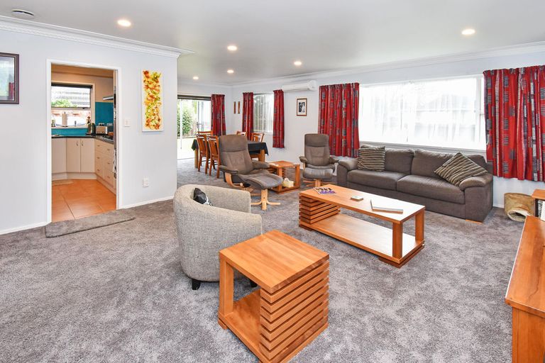 Photo of property in 9 Beaumaris Way, Conifer Grove, Takanini, 2112