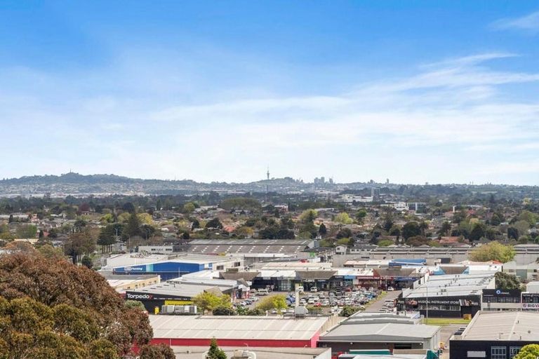 Photo of property in Twin Towers, 811/17 Putney Way, Manukau, Auckland, 2104