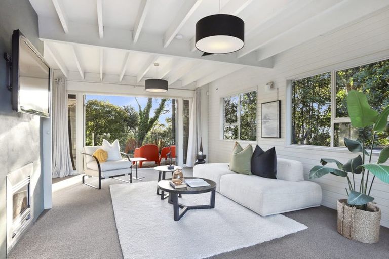 Photo of property in 8 Arapito Road, Titirangi, Auckland, 0604