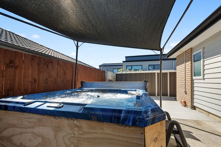 Photo of property in 5 Minerva Avenue, Helensville, 0800