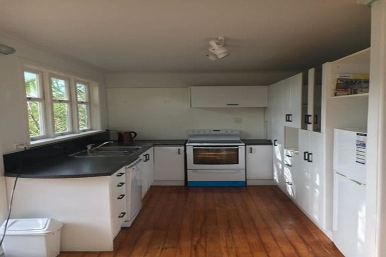 Photo of property in 60 Colwill Road, Massey, Auckland, 0614