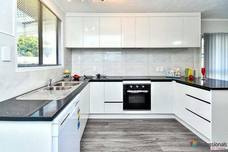 Photo of property in 1/7 Mon Desir Place, Manurewa, Auckland, 2102