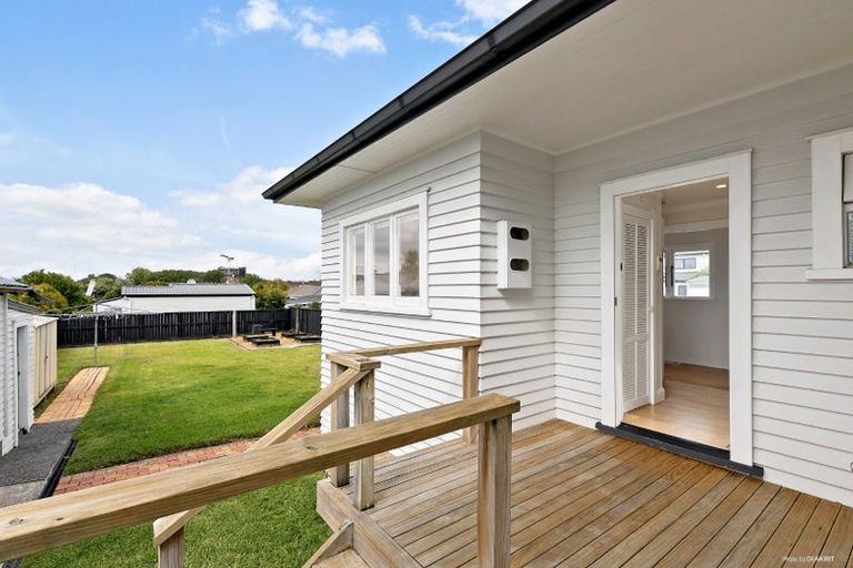 Photo of property in 20 Alberta Street, Point Chevalier, Auckland, 1022