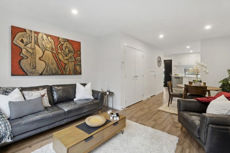 Photo of property in 12 Whakahui Lane, Mangere Bridge, Auckland, 2022