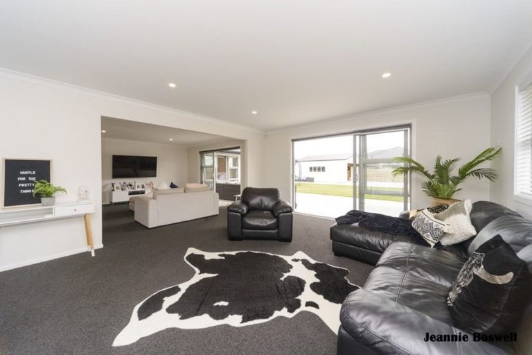 Photo of property in 14 Freedom Drive, Kelvin Grove, Palmerston North, 4414