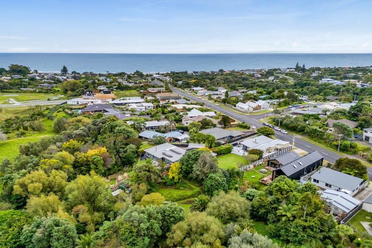 Photo of property in 82 Wairau Road, Oakura, 4314