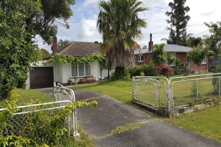 Photo of property in 17 Amberley Avenue, Te Atatu South, Auckland, 0610