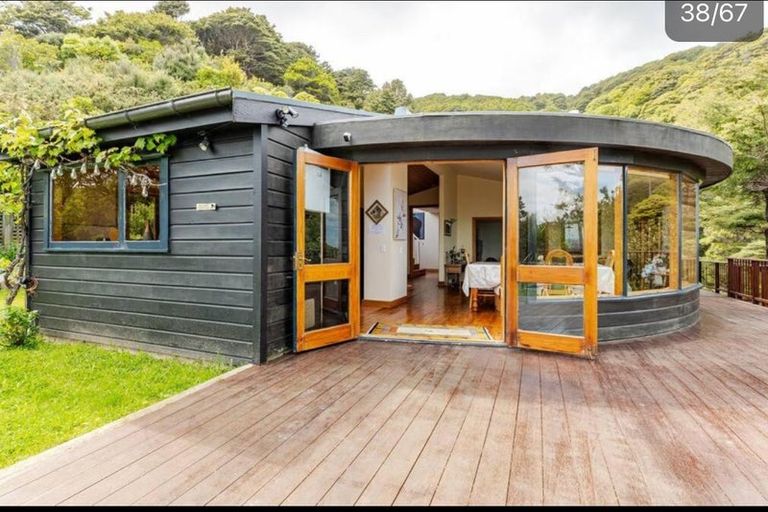 Photo of property in 5 Whiorau Grove, Lowry Bay, Lower Hutt, 5013