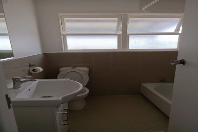 Photo of property in 1/4016 Great North Road, Glen Eden, Auckland, 0602