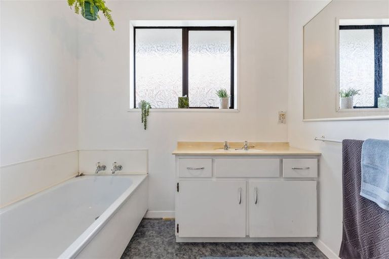 Photo of property in 2/151 Northcote Road, Northcote, Christchurch, 8052