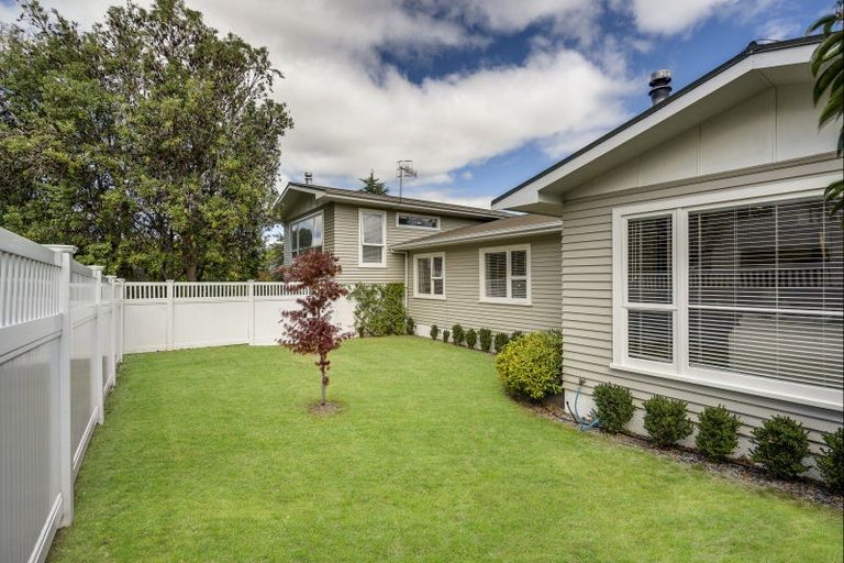 Photo of property in 2 Lovat Street, Havelock North, 4130