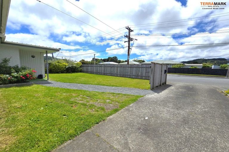 Photo of property in 21 Totara Park Road, Clouston Park, Upper Hutt, 5018