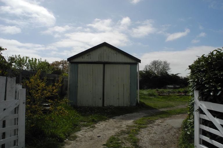 Photo of property in 24 Edward Street, Waimate, 7924