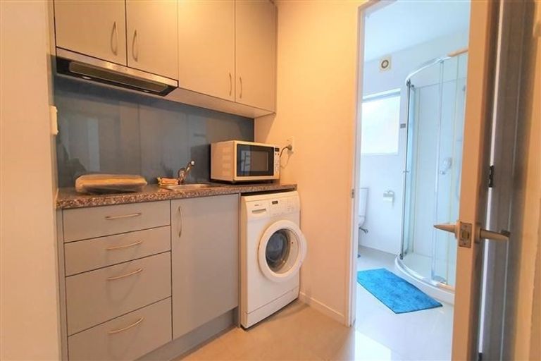 Photo of property in 29a Raleigh Road, Northcote, Auckland, 0627