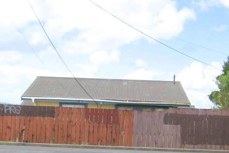 Photo of property in 2/18 Pleasant Road, Glen Eden, Auckland, 0602