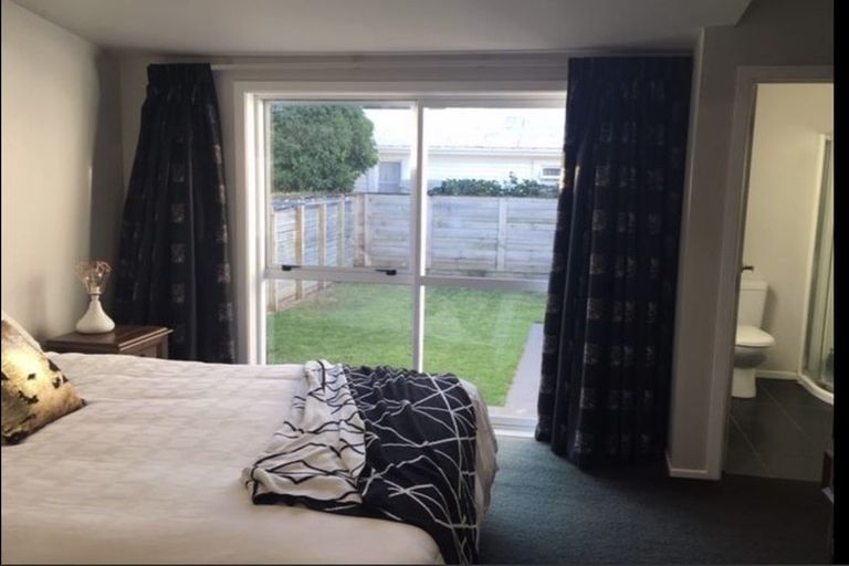 Photo of property in 76 Paynters Avenue, Strandon, New Plymouth, 4312