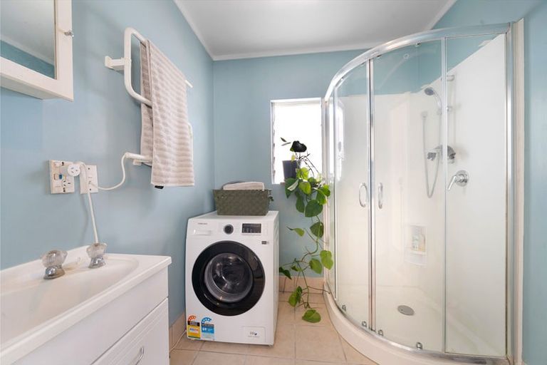 Photo of property in 1/8 Devon Street, Te Atatu South, Auckland, 0610