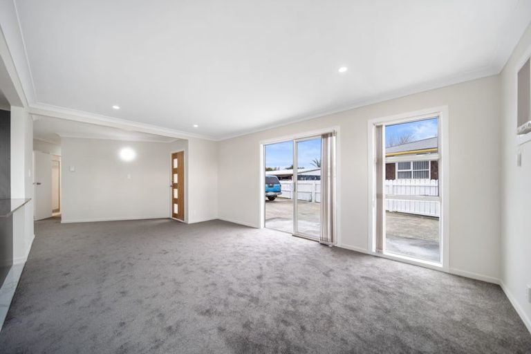 Photo of property in 4 Convair Crescent, Mangere, Auckland, 2022