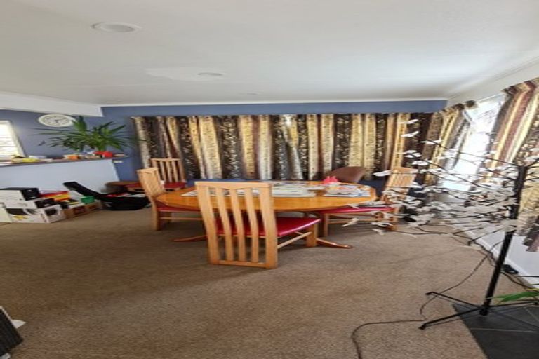 Photo of property in 72 Stewart Drive, Newlands, Wellington, 6037