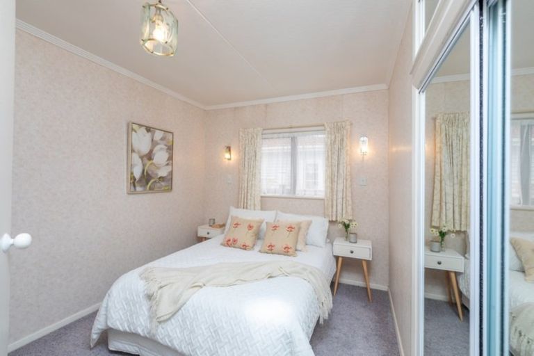 Photo of property in 32 Oxford Street, Tawa, Wellington, 5028