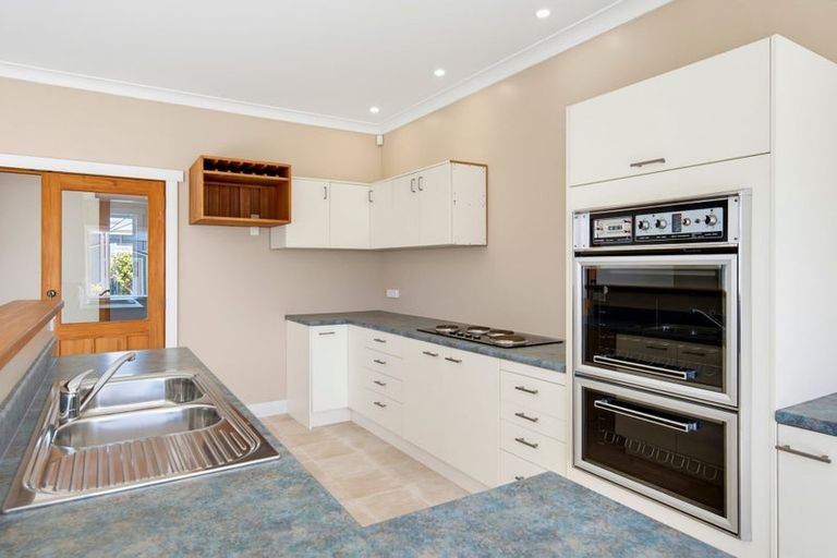 Photo of property in 6 Adrian Grove, Waikanae Beach, Waikanae, 5036