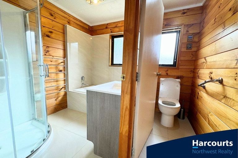 Photo of property in 6a Cambric Place, Botany Downs, Auckland, 2010