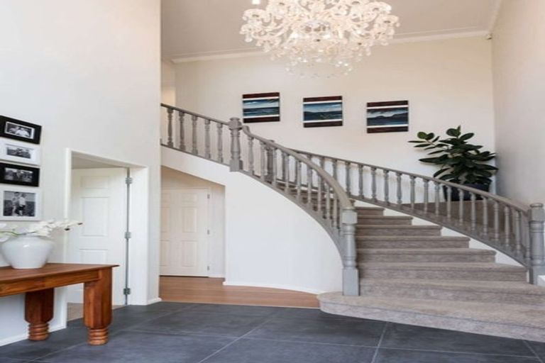 Photo of property in 5 Pintner Place, Somerville, Auckland, 2014
