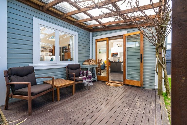 Photo of property in 187 Queens Drive, Lyall Bay, Wellington, 6022