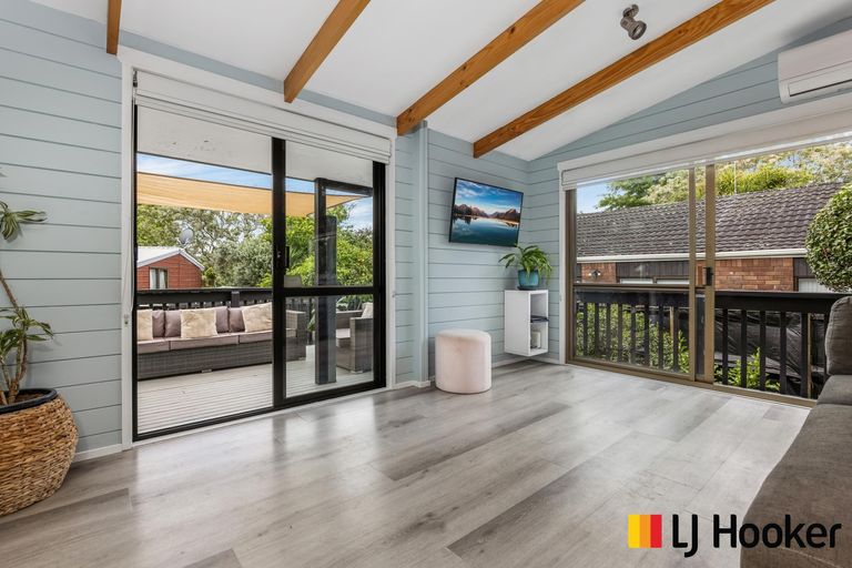 Photo of property in 2/90 Wattle Farm Road, Wattle Downs, Auckland, 2103