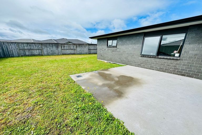 Photo of property in 12 Olney Court, One Tree Point, 0118