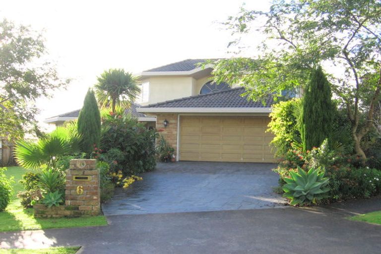 Photo of property in 6 Capistrano Mews, Goodwood Heights, Auckland, 2105