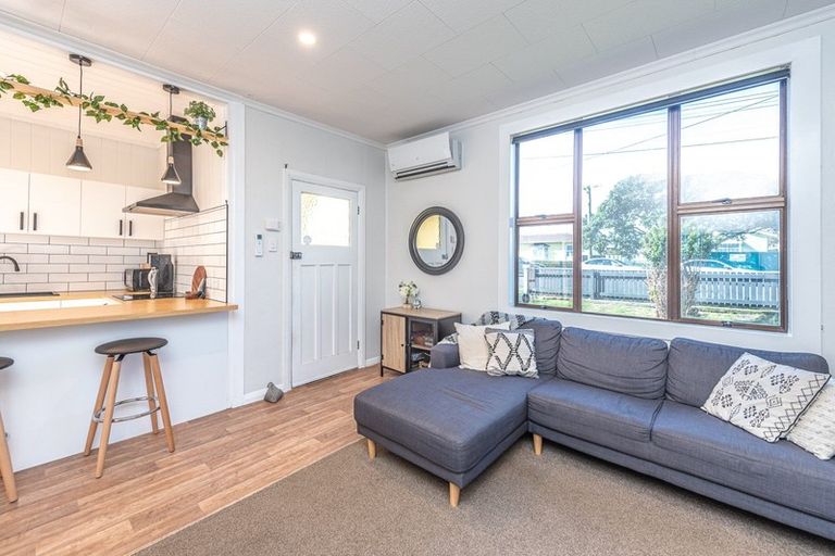 Photo of property in 13 Karaka Street, Castlecliff, Whanganui, 4501