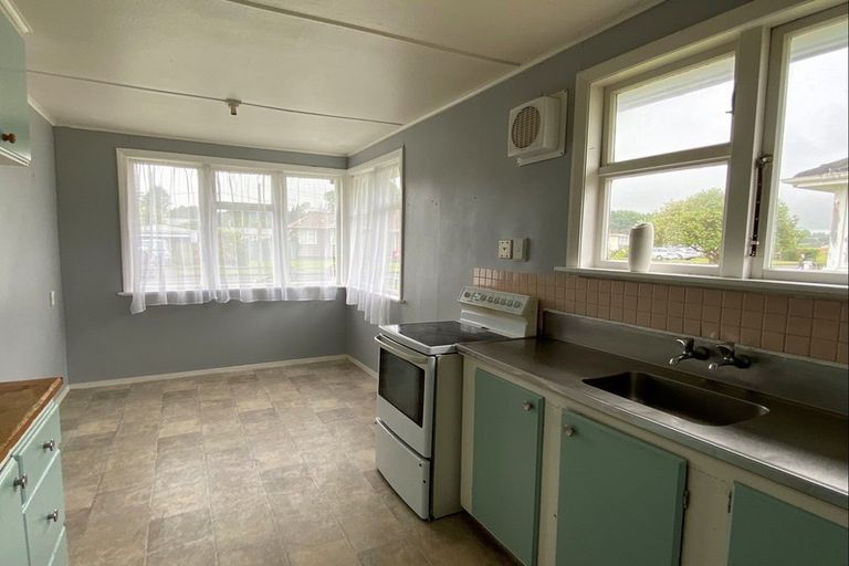 Photo of property in 2 Robertshawe Crescent, Dannevirke, 4930