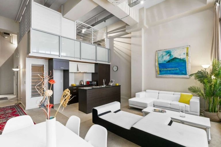 Photo of property in Stadium Garden Flats, 314/107 Thorndon Quay, Pipitea, Wellington, 6011