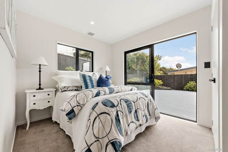 Photo of property in 10 Copperfield Terrace, Mellons Bay, Auckland, 2014