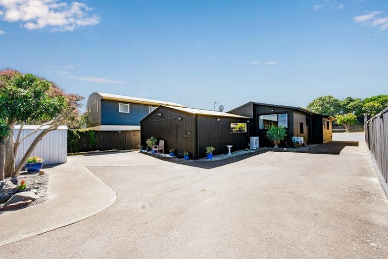 Photo of property in 83 Martin Road, Paraparaumu Beach, Paraparaumu, 5032