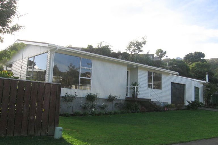 Photo of property in 3b Yarrow Place, Papakowhai, Porirua, 5024