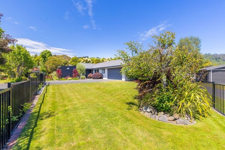 Photo of property in 10 Yasmin Lane, Kinloch, Taupo, 3377