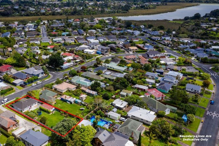 Photo of property in 18 Ward Crescent, Te Atatu Peninsula, Auckland, 0610