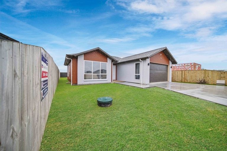 Photo of property in 10 Huahua Crescent, Papakura, 2110