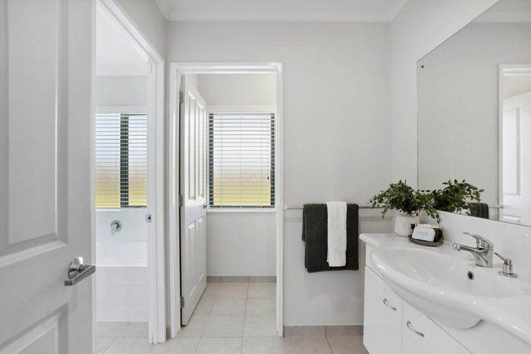 Photo of property in 70a Shaw Road, Oratia, Auckland, 0604