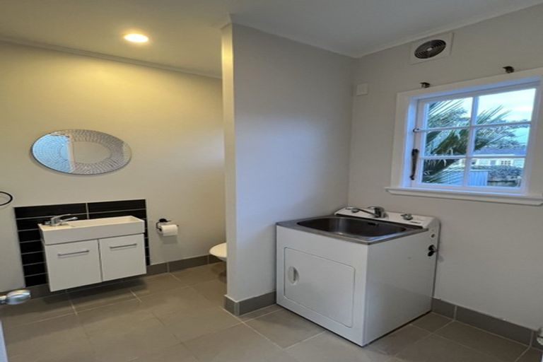 Photo of property in 1/28 Beach Road, Castor Bay, Auckland, 0620