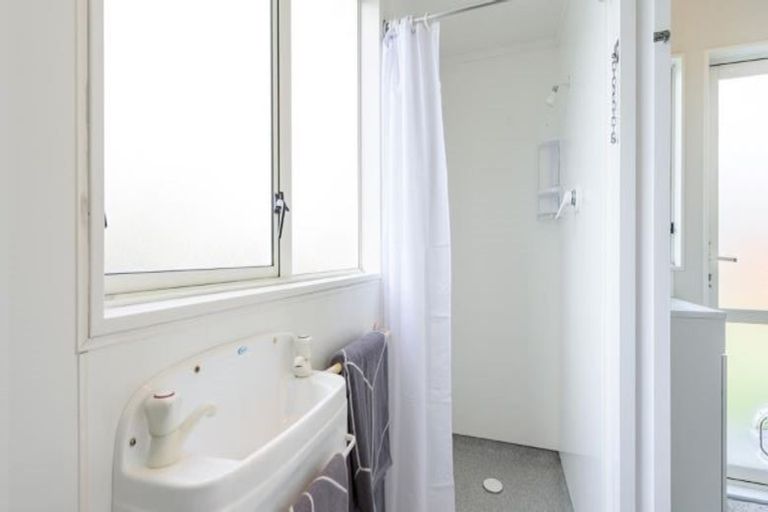 Photo of property in 32 Rutherford Drive, Waikanae Beach, Waikanae, 5036