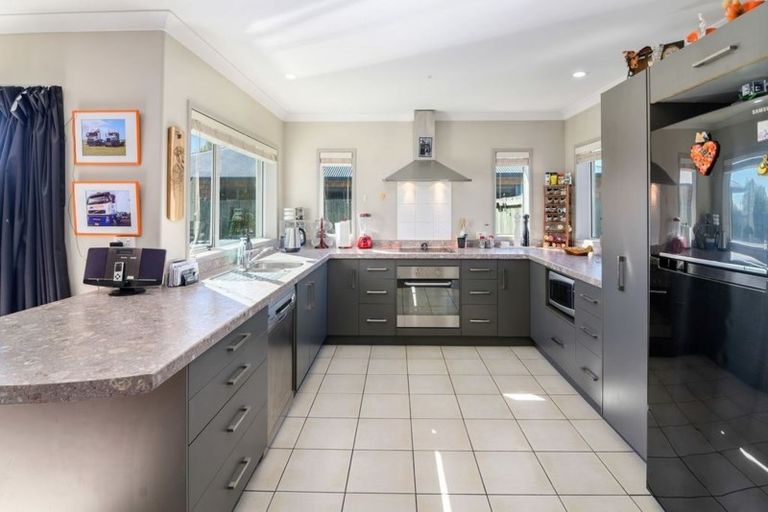 Photo of property in 14 Stonebridge Park Drive, Holdens Bay, Rotorua, 3010