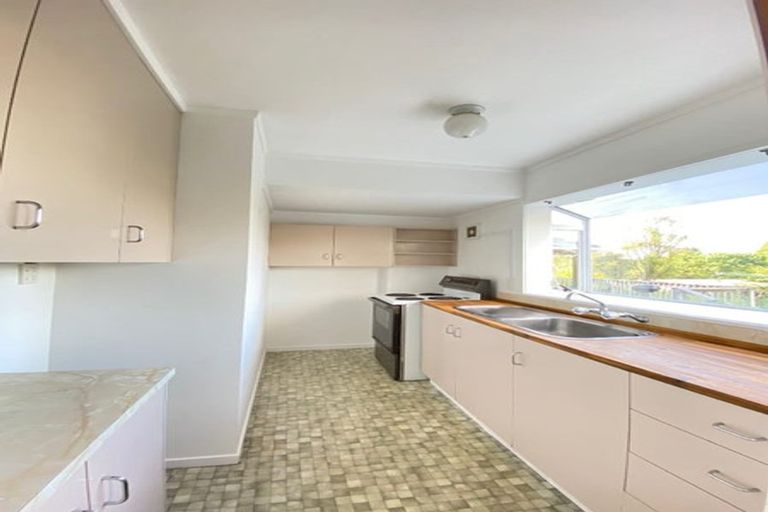 Photo of property in 48 Valley View Road, Glenfield, Auckland, 0629