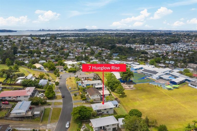 Photo of property in 7 Hueglow Rise, West Harbour, Auckland, 0618