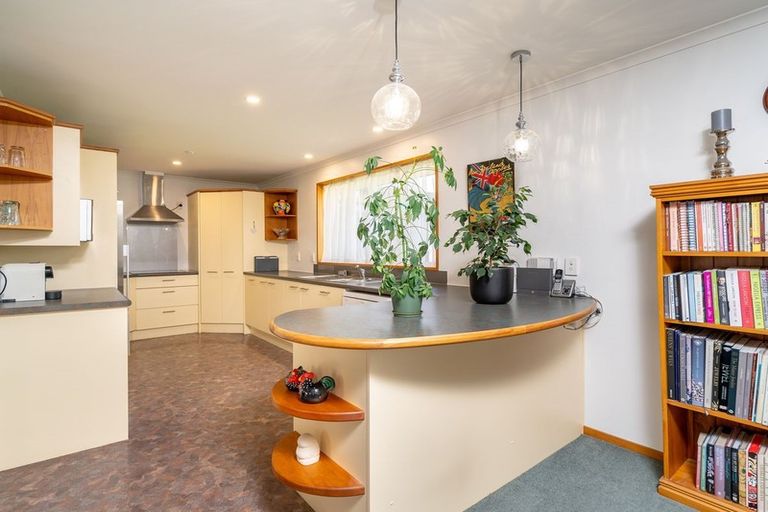 Photo of property in 2 Sunninghurst Drive, Fairfield, Dunedin, 9018