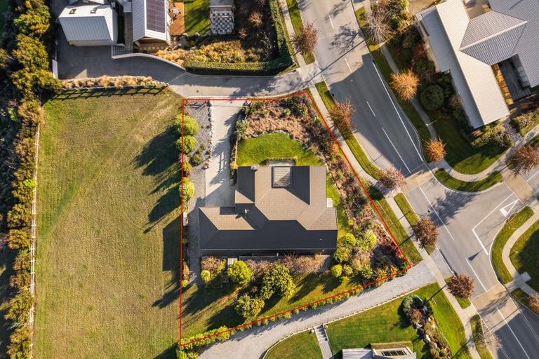 Photo of property in 16 Forest Heights, Wanaka, 9305