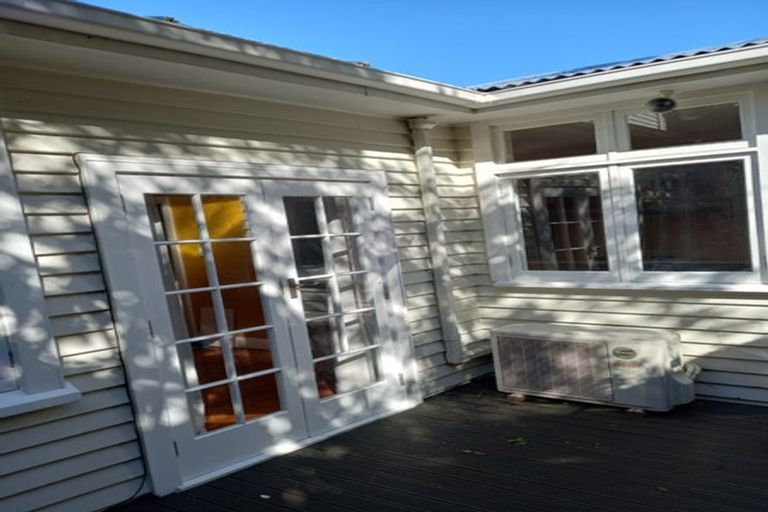 Photo of property in 82 Mortimer Terrace, Brooklyn, Wellington, 6021